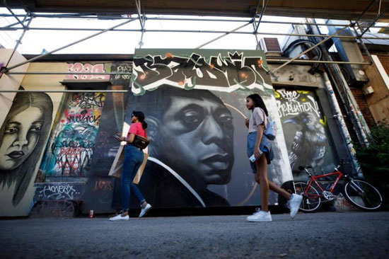 جداريات في تورونتو ضد العنصرية (13)