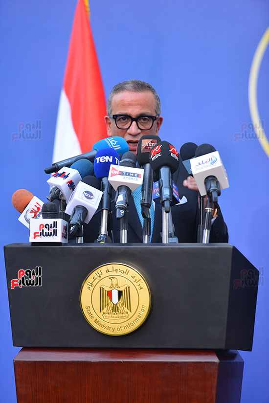 أشرف صبحى  خلال المؤتمر الصحفى (19)