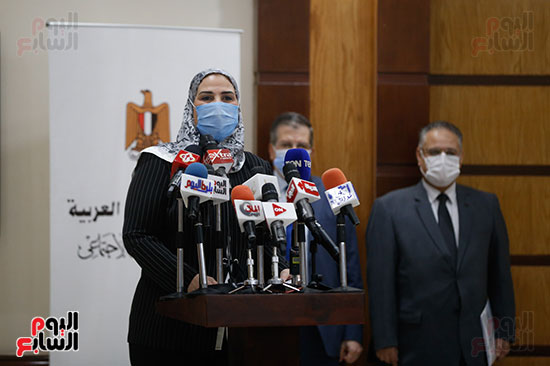 نيفين القباج وزيرة التضامن الاجتماعى خلال المؤتمر الصحفى (3)