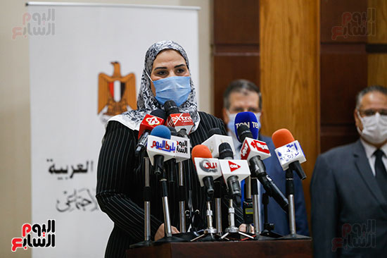 نيفين القباج وزيرة التضامن الاجتماعى خلال المؤتمر الصحفى (4)