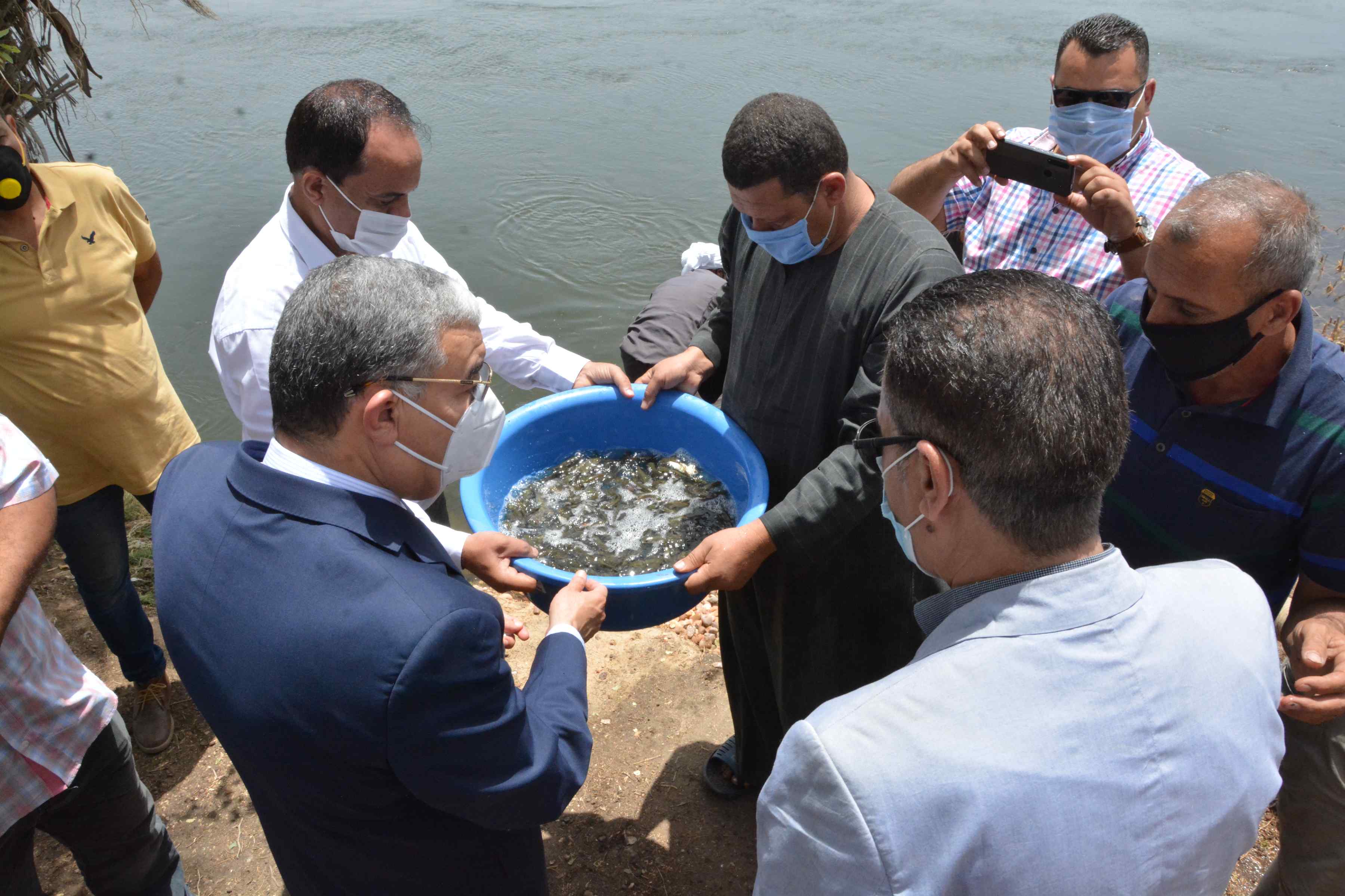 محافظ المنيا يشهد بداية موسم تنمية نهر النيل (5)