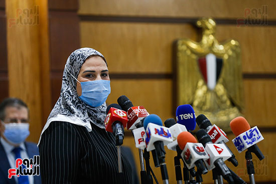 نيفين القباج وزيرة التضامن الاجتماعى خلال المؤتمر الصحفى (16)