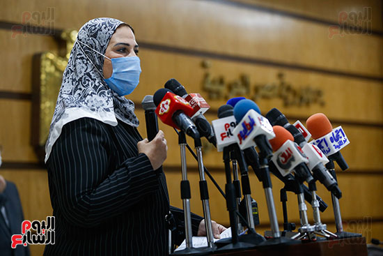 نيفين القباج وزيرة التضامن الاجتماعى خلال المؤتمر الصحفى (23)