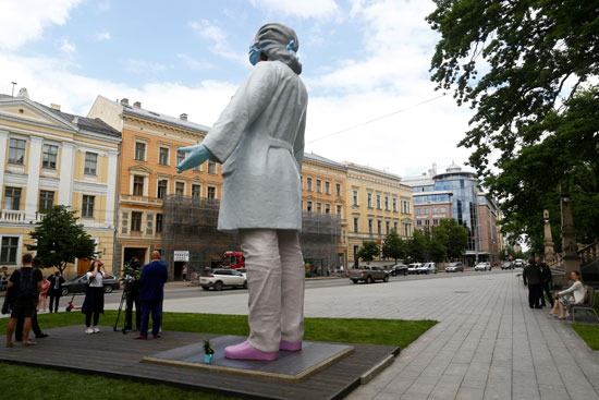 تمثال للأطباء فى لاتفيا لشكرهم على مواجهة كورونا
