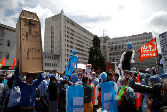 جانب من الوقفة الاحتجاجية للمطالبة بتحسين الأجور