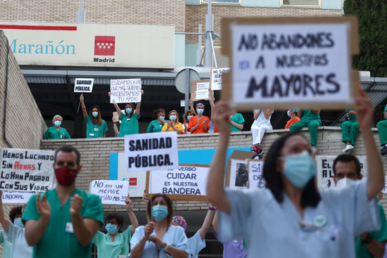 احتجاجات فى مدريد للمطالبة بظروف عمل أفضل للعامليين الطبيين