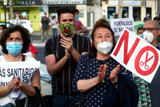 احتجاج فى مدريد للمطالبة بظروف أفضل للعامليين الطبيين