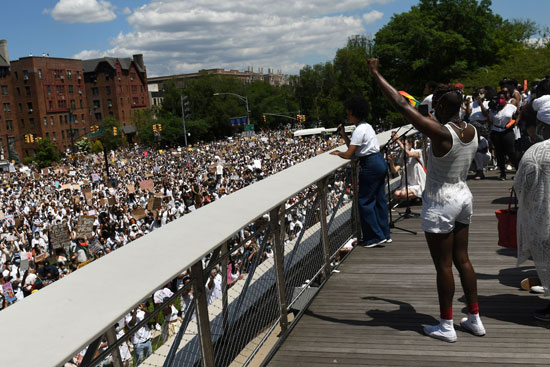 احتجاج للمطالبة بالمساواة العرقية احتجاج للمطالبة بالمساواة العرقية