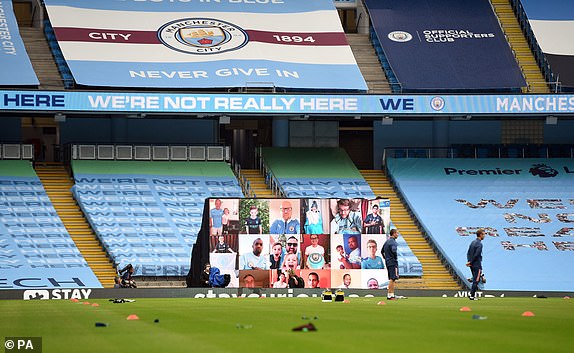 شاشة عملاقة للجماهير