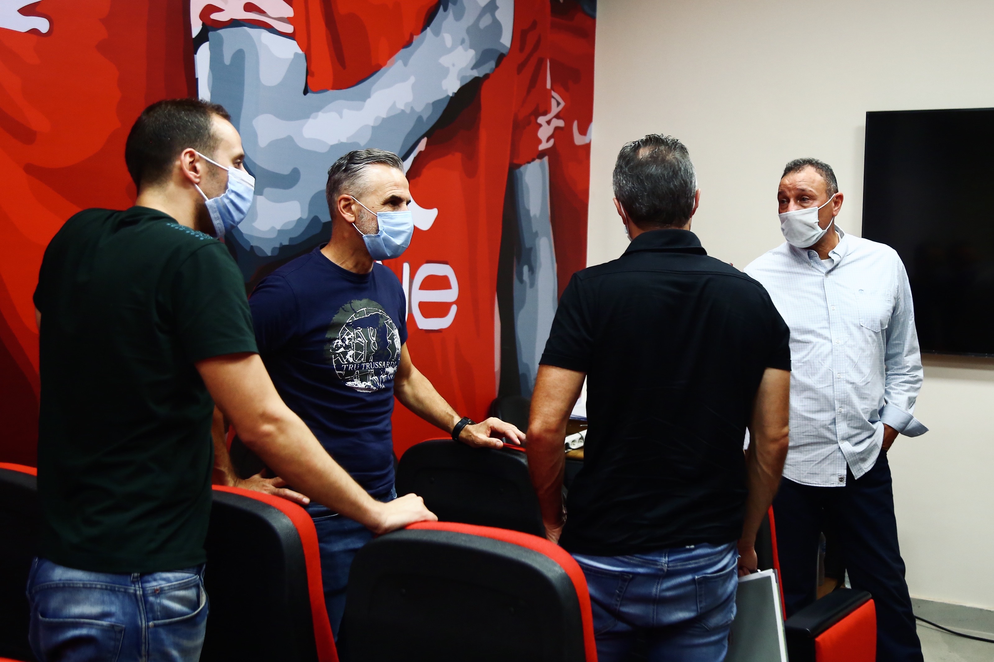 الخطيب في الكرة