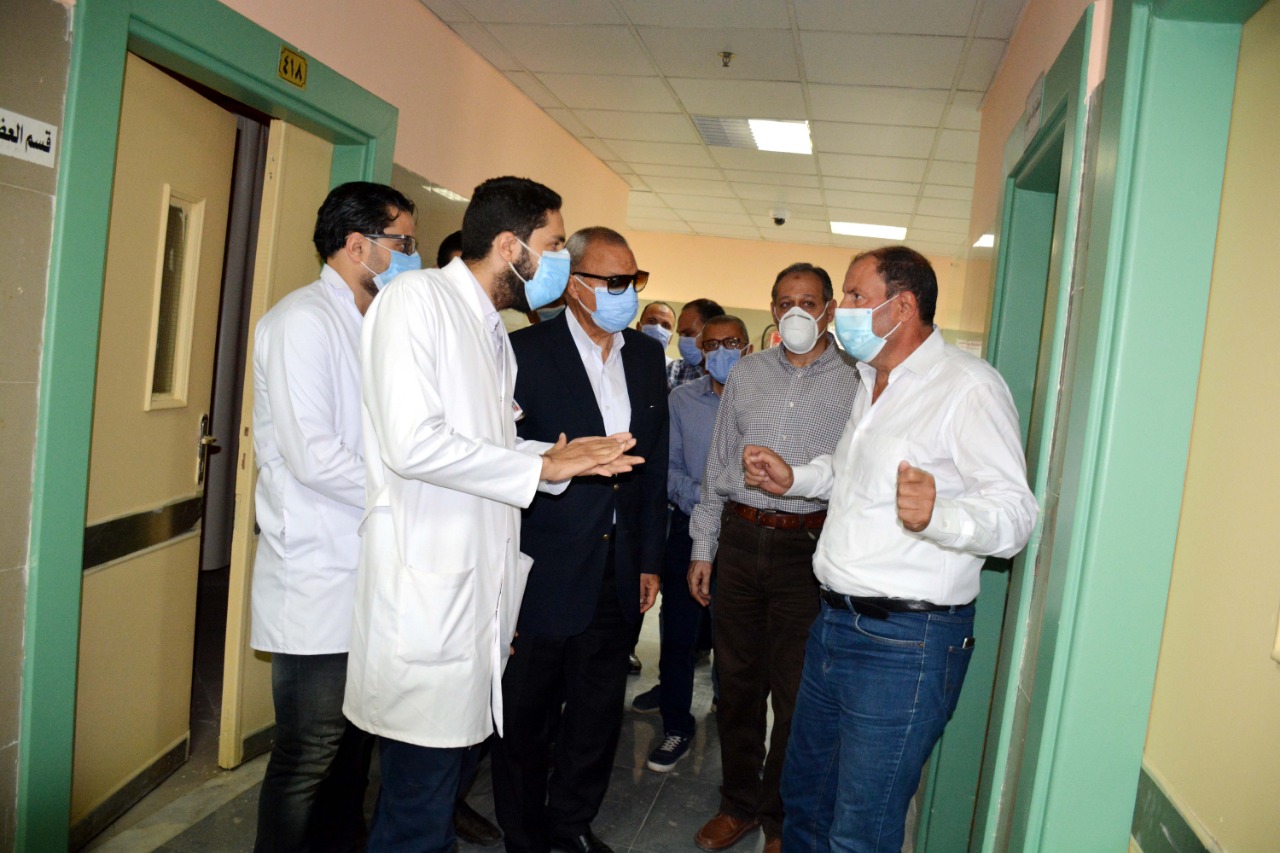 المحافظ يتفقد المستشفيات بمدينة بنها  (6)