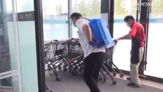 تعقيم السوبر ماركت فى بكين