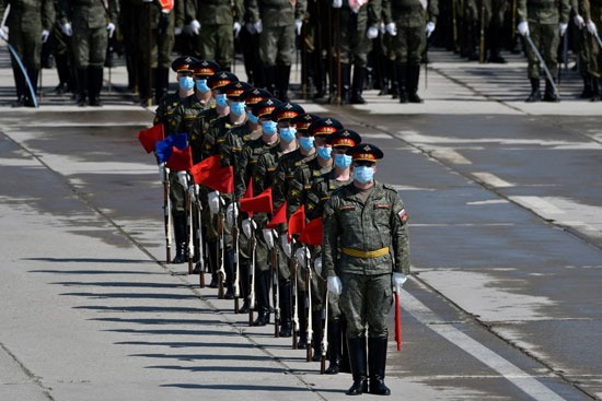 صف للقوات المسلحة الروسية خلال استعدادات الحفل