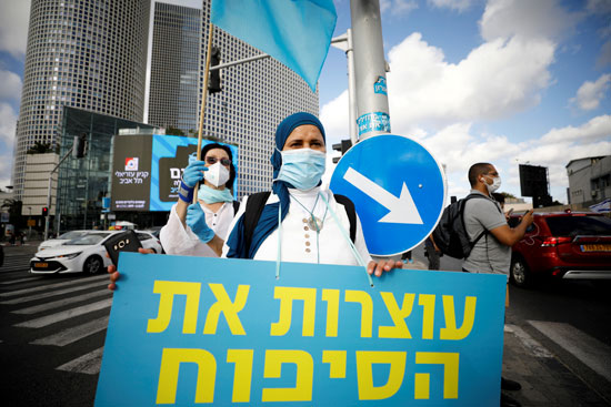 إسرائيليات تتظاهرن فى شوارع تل أبيب