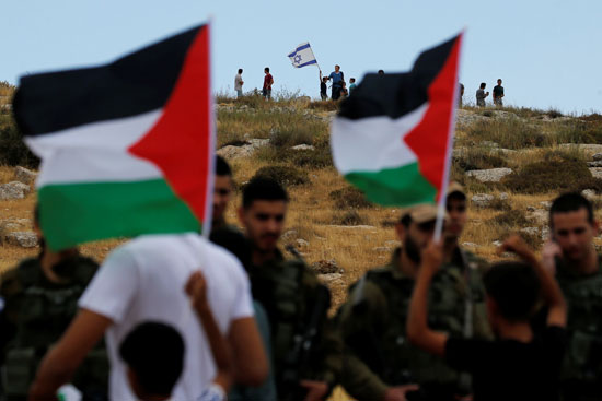 الأعلام الفلسطينية خلال املظاهرة