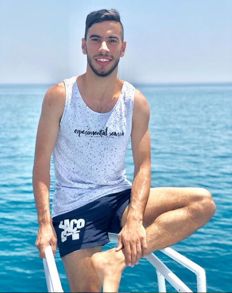 ناصر في رحلة بحرية