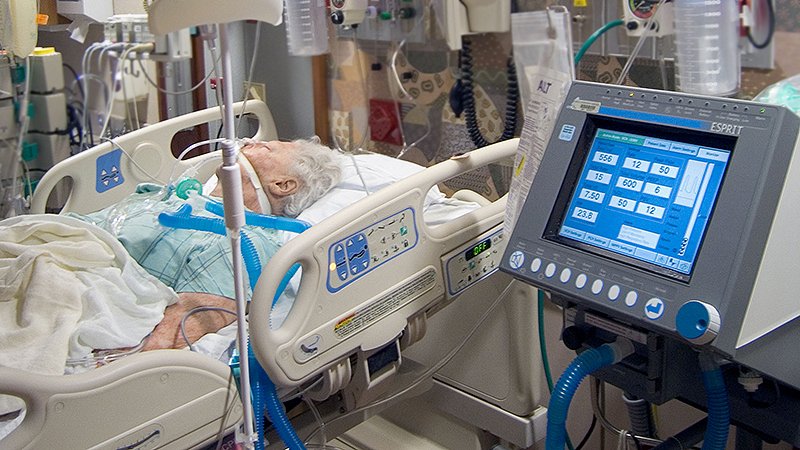 am_200409_icu_ventilator_elderly_800x450