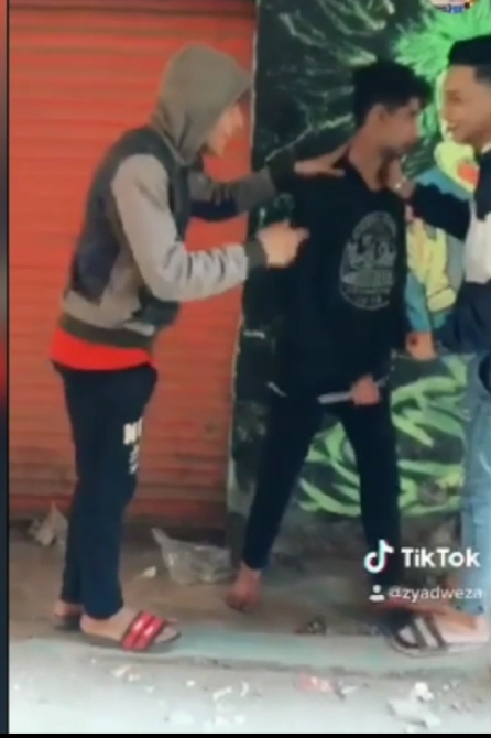 لقطات من فيديو الاعتداء على الشاب