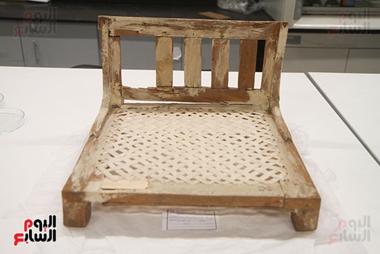 مقتنيات توت عنخ آمون بمعمل الأخشاب (1)