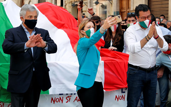 الزعيمة اليمينية جيورجيا ميلونى خلال التظاهرات