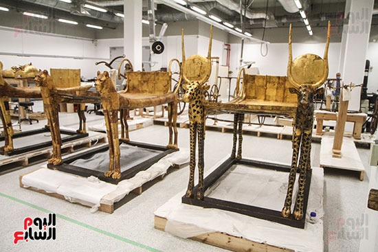 مقتنيات توت عنخ آمون بمعمل الأخشاب (4)