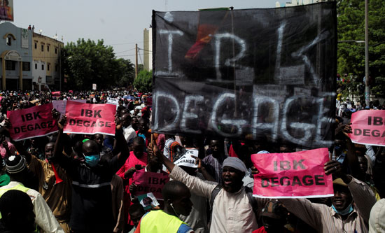 متظاهرون يهتفون ضد رئيس مالى خلال الاحتجاجات