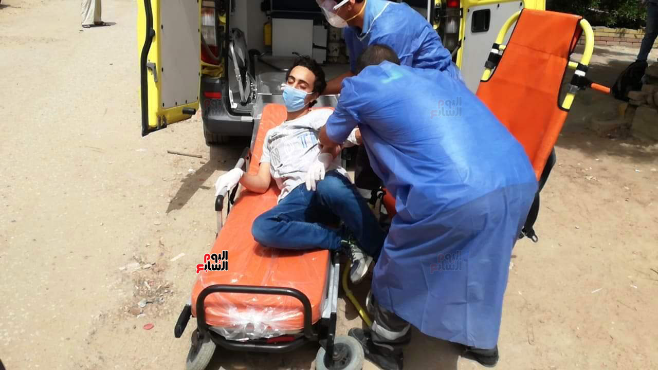 نقل طالب لمستشفى العزل للاشتباه فى إصابته بكورونا (7)