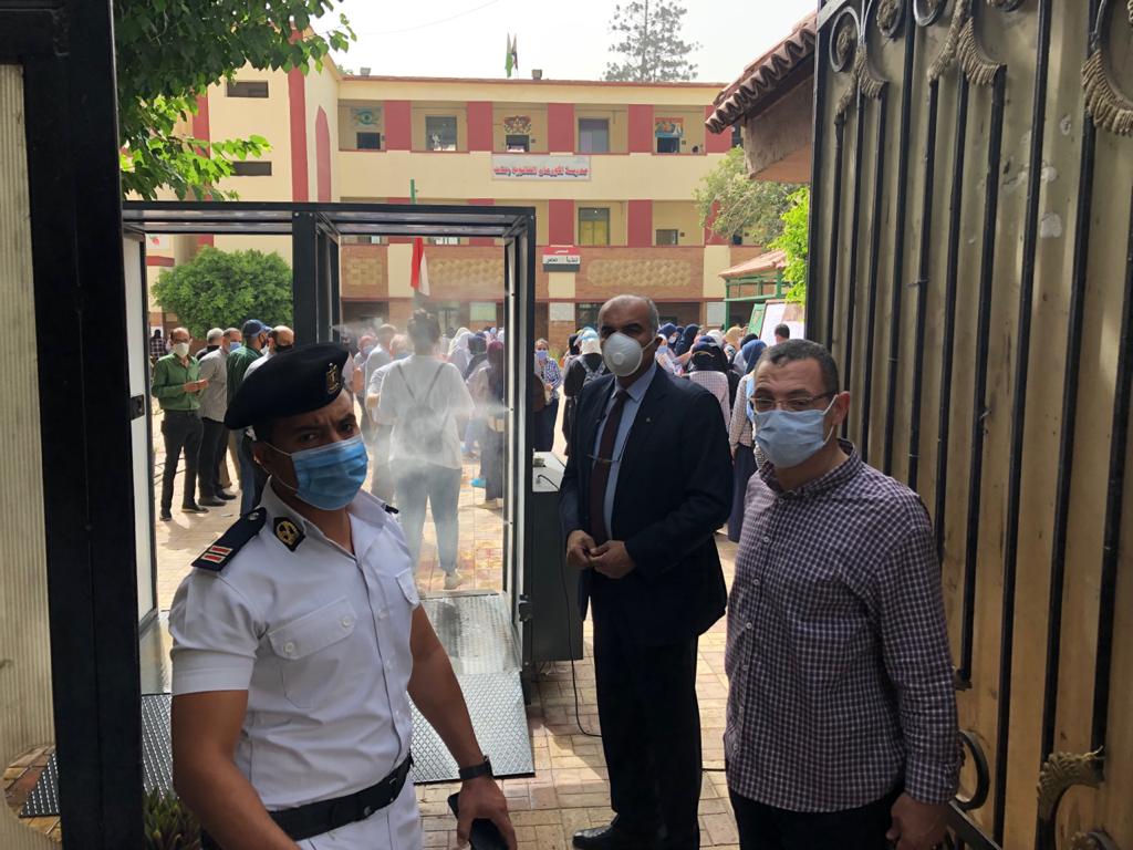 مدير تعليم القاهرة يتفقد لجان الثانوية العامة ويترأس غرفة العمليات (7)