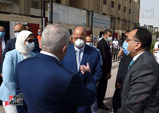 رئيس الوزراء أمام مجمع فهد للغات