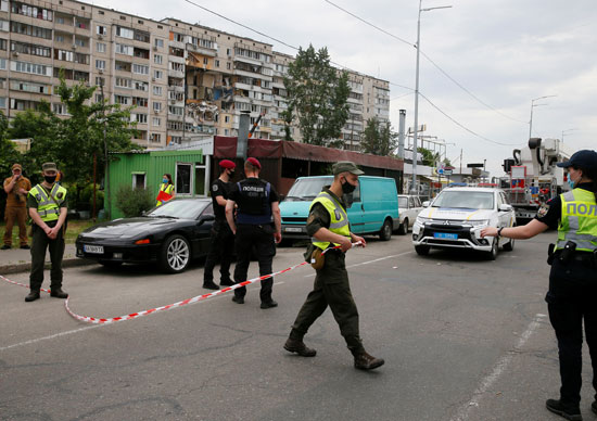 الشرطة الأوكرانية تفرض طوق أمنى حول مكان الحادث