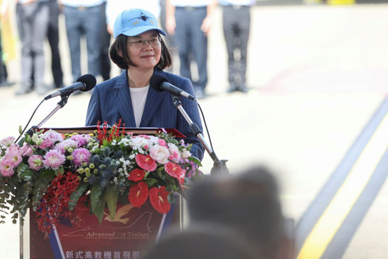 رئيسة تايوان تلقي كلمة بمناسبة تدشين الطائرة