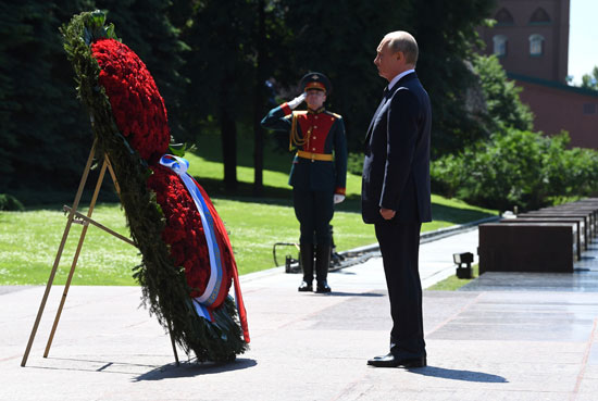 الرئيس الروسي فلاديمير بوتين فى احتفال وضع إكليل