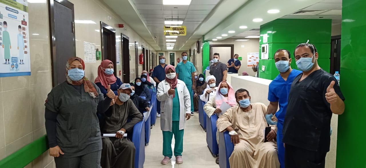 مستشفى إسنا للحجر الصحى تعلن خروج 14 حالة بعد شفاؤهم من كورونا (2)