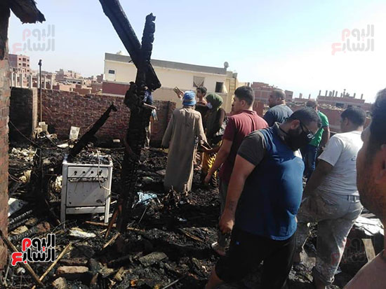 نشوب حريق مصنع حلويات (4)