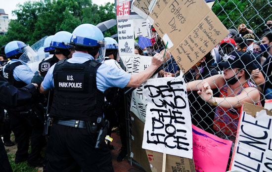 اشتباكات بين الشرطة ومتظاهرين فى محيط البيت الأبيض