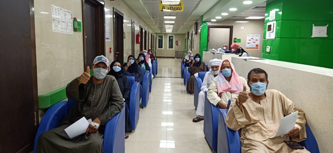 مستشفى إسنا للحجر الصحى تعلن خروج 14 حالة بعد شفاؤهم من كورونا (3)