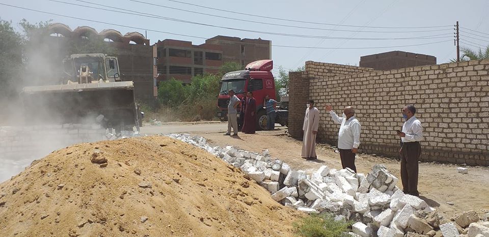 إزالة مبني بدون ترخيص بمدينة ادفوباسوان  (6)