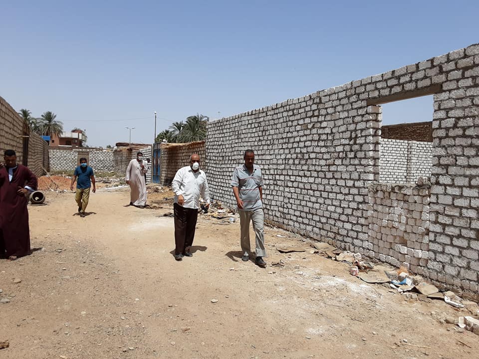 إزالة مبني بدون ترخيص بمدينة ادفوباسوان  (1)