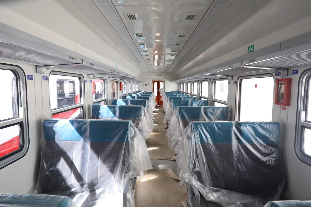 وصول الدفعة الأولى من عربات الركاب الجديدة للسكة الحديد ميناء الإسكندرية  (13)