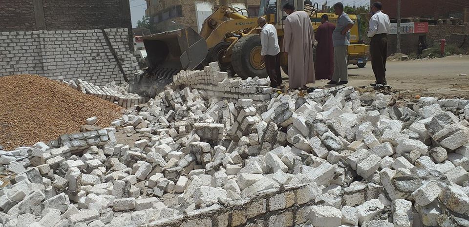 إزالة مبني بدون ترخيص بمدينة ادفوباسوان  (5)