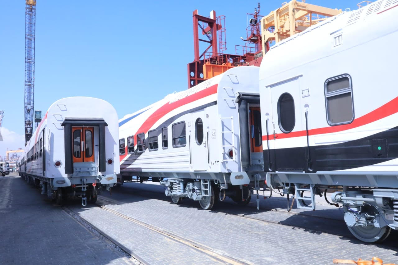 وصول الدفعة الأولى من عربات الركاب الجديدة للسكة الحديد ميناء الإسكندرية  (20)