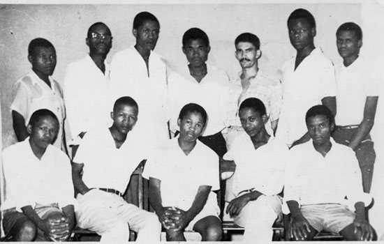 صورة الشباب الذين التقاهم مانديلا بالخرطوم