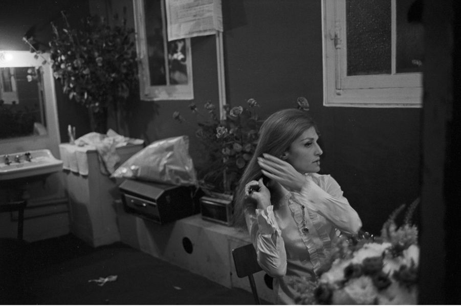 Dalida-dans-sa-loge-quelques-heures-avant-de-monter-sur-la-scene-de-L-Olympia-le-4-octobre-1967