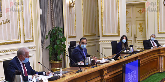 مصطفى مدبولي، رئيس مجلس الوزراء، اجتماعاً عبر تقنية الفيديو كونفرانس (1)