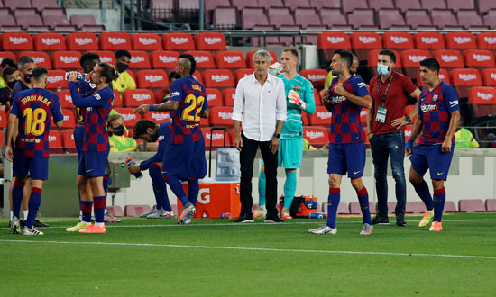 لاعبى برشلونة مع المدرب كيكى سيتين