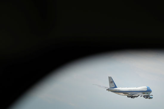 الطائرة الرئاسية بعد إقلاعها من واشنطن