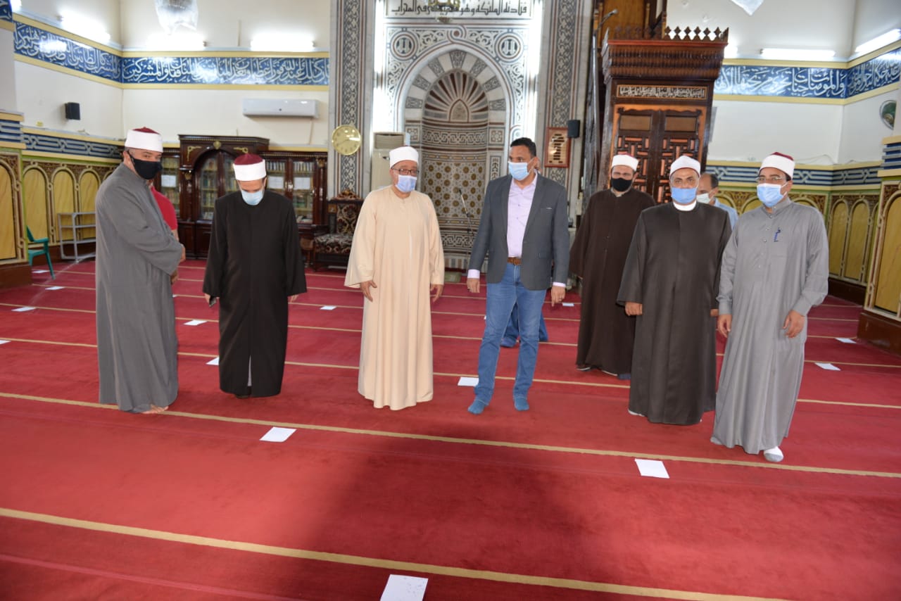 محافظ الدقهلية في مسجد النصر بالمنصورة (4)