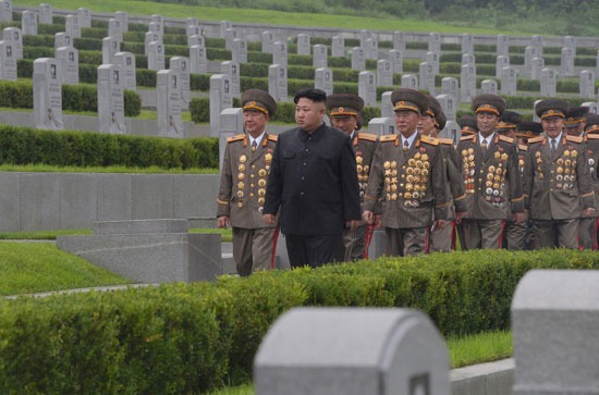 زعيم كوريا الشمالية يزور مقابر ضحايا الحرب الكورية