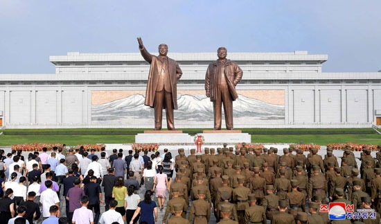 تمثيل زعماء كوريا الشمالية