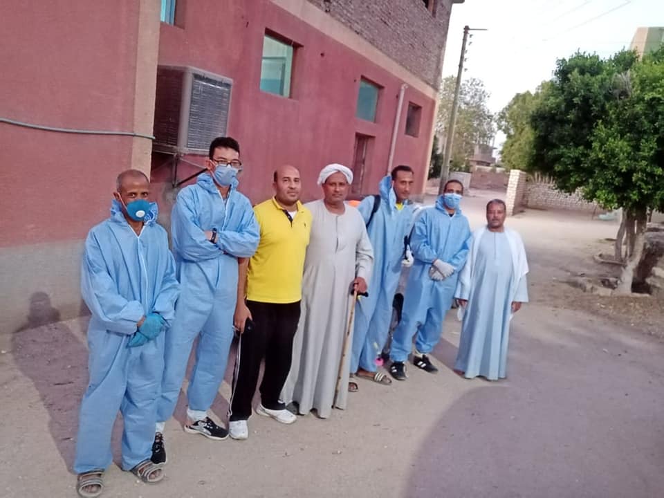 متطوعون ينطلقون فى تطهير المساجد وتعقيمها مدينة الطود  (4)